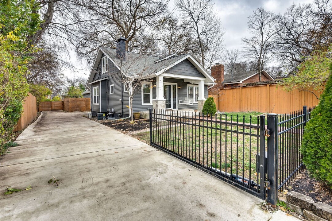 1710 Natchez Trace in Nashville, TN - Building Photo