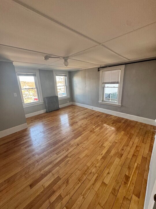 19 S State St in Concord, NH - Building Photo