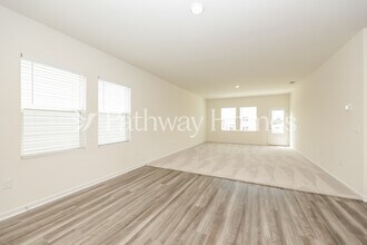 209 Wild Daisy Wy in La Vergne, TN - Building Photo - Building Photo