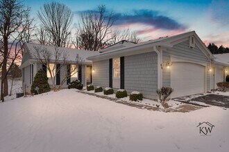 46 Creek Ridge in Pittsford, NY - Building Photo - Building Photo