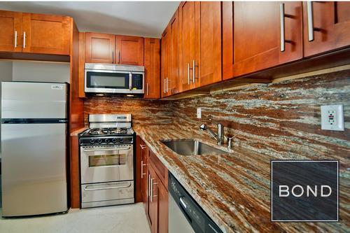 85 8th Ave in New York, NY - Building Photo - Building Photo