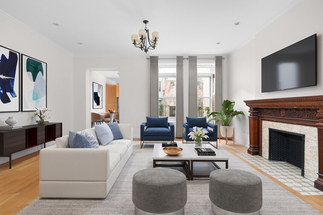 11 W 74th St in New York, NY - Building Photo