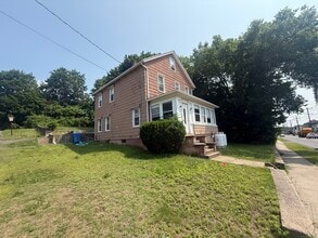 384 Park St in Bristol, CT - Building Photo - Building Photo