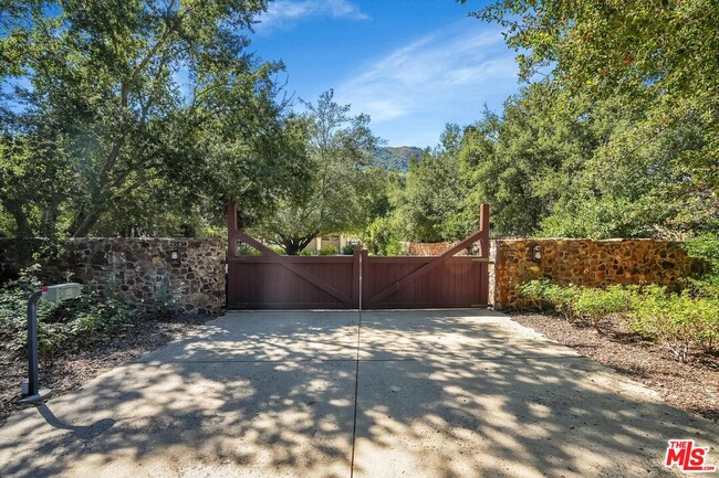 29734 Mulholland Hwy in Agoura Hills, CA - Foto de edificio - Building Photo