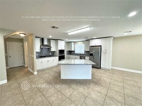 1395 S Owl Dr in Gilbert, AZ - Foto de edificio - Building Photo