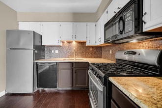 1066 Millpond Rd in Valparaiso, IN - Foto de edificio - Building Photo