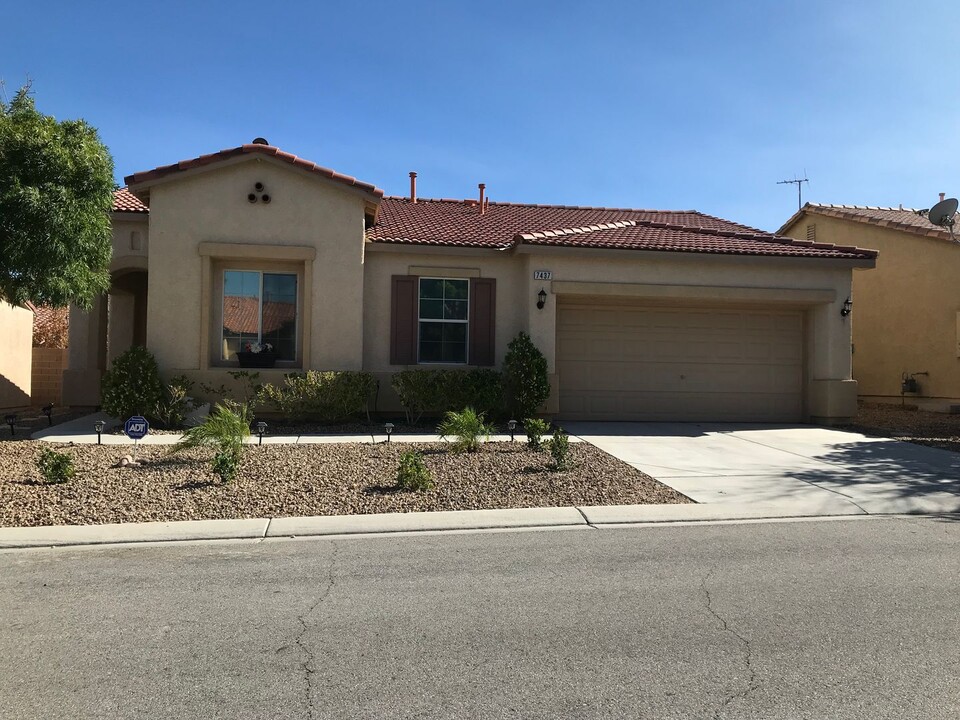 7437 Wagonwheel Ranch Way in Las Vegas, NV - Building Photo