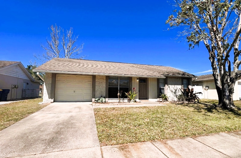 7847 Putnam Cir in New Port Richey, FL - Foto de edificio