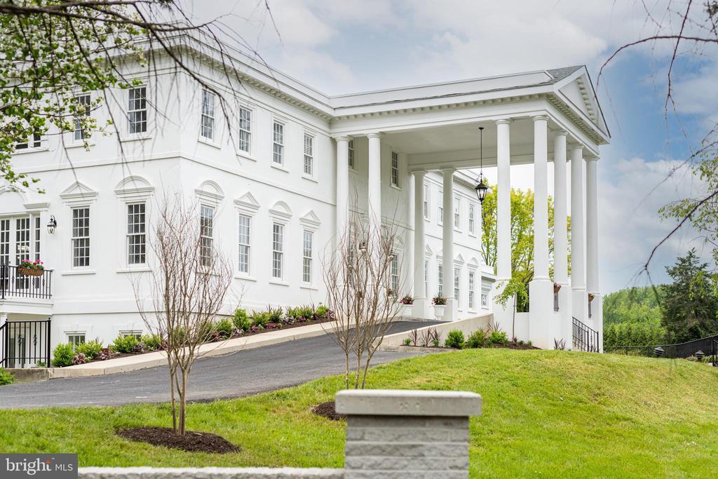 1111 Towlston Rd in McLean, VA - Building Photo
