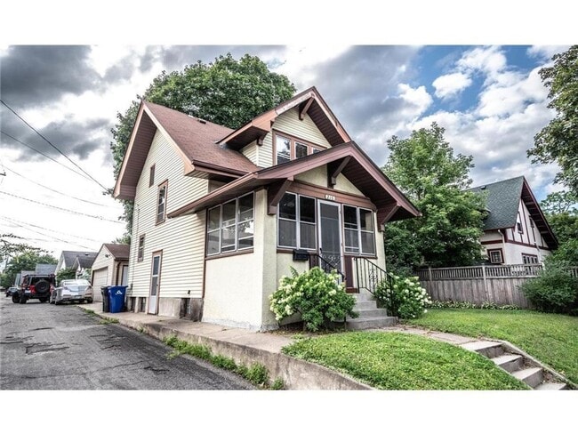 property at 216 Cretin Ave N