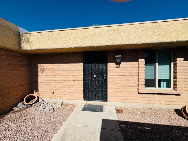 660 S Pantano Rd in Tucson, AZ - Building Photo - Building Photo