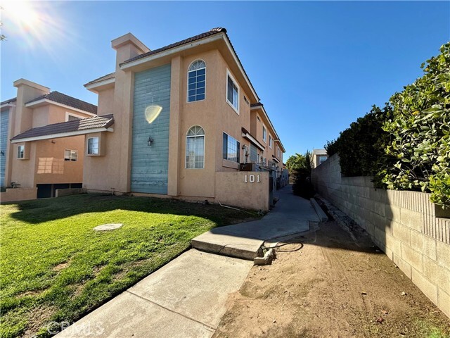 101 Electric Ave-Unit -E in Alhambra, CA - Building Photo