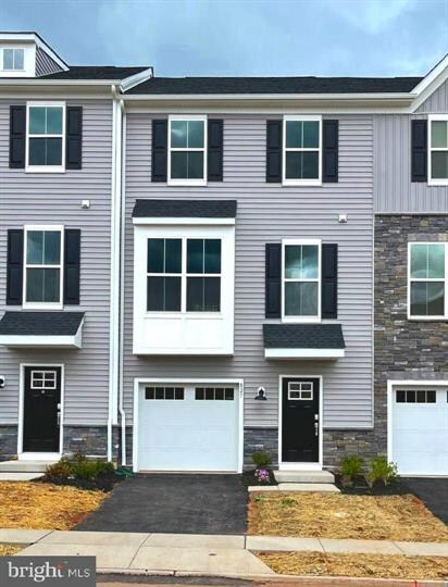 827 Pecan Rd in Spring City, PA - Building Photo
