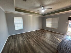 908 Parkview Cir in Hewitt, TX - Building Photo