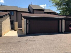 6365 Richard Run St in West Bloomfield Township, MI - Building Photo