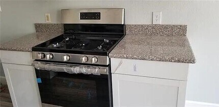 107 Meadowside Dr in Hutto, TX - Building Photo - Building Photo
