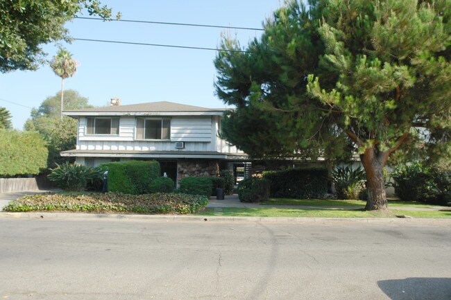 309 E Live Oak St in San Gabriel, CA - Foto de edificio - Building Photo