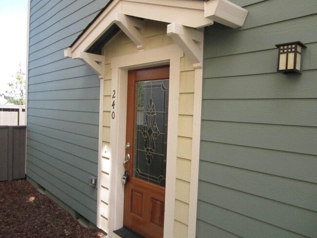240 Cherry Bark Ln in Medford, OR - Building Photo - Building Photo