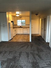 1046 Continental St, Unit 4 in Redding, CA - Building Photo - Building Photo