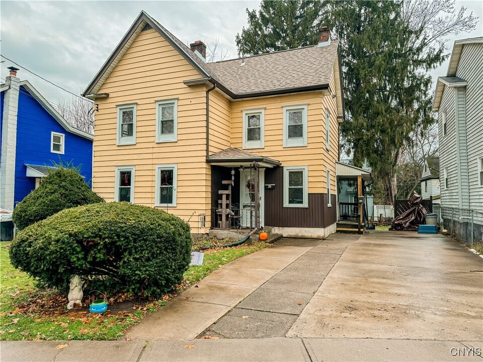 31 Wood St in Auburn, NY - Building Photo