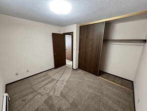 901 18th St, Unit Includes Garage in Marion, IA - Foto de edificio - Building Photo