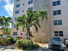 1830 Dixieana St in Hollywood, FL - Building Photo