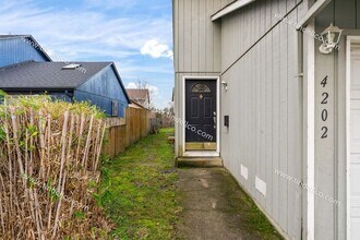 4202 N Juneau St in Portland, OR - Building Photo - Building Photo
