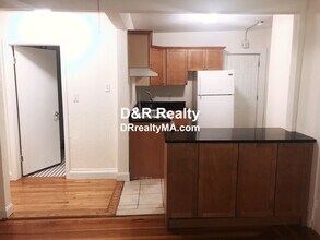 16 Alberta Ter, Unit 3 in Cambridge, MA - Building Photo - Building Photo