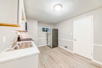 52 Ruth St, Unit Apt 3 in Pittsburgh, PA - Building Photo - Building Photo