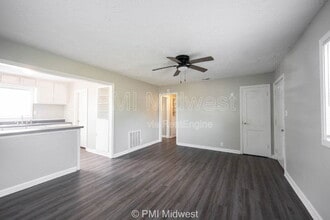 5959 E 24th St in Indianapolis, IN - Foto de edificio - Building Photo