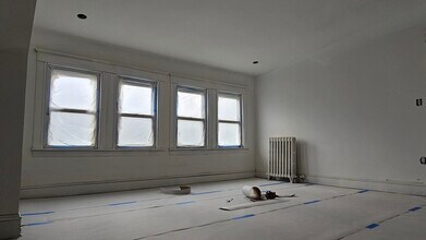 20 Gerald Rd, Unit 2 in Boston, MA - Foto de edificio - Building Photo