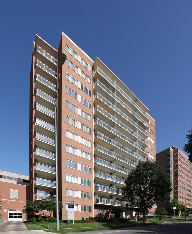 Carlton Plaza in Kansas City, MO - Foto de edificio - Building Photo