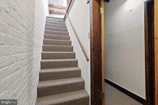 317 Cameron St in Alexandria, VA - Building Photo