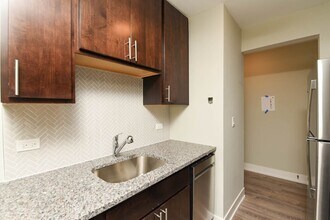 533 W Surf St in Chicago, IL - Building Photo - Building Photo
