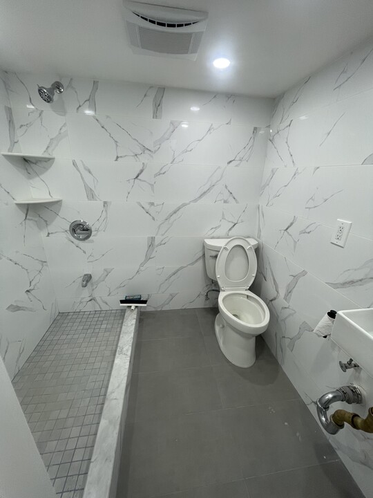 31 Bay 34th St, Unit 1 in Brooklyn, NY - Foto de edificio