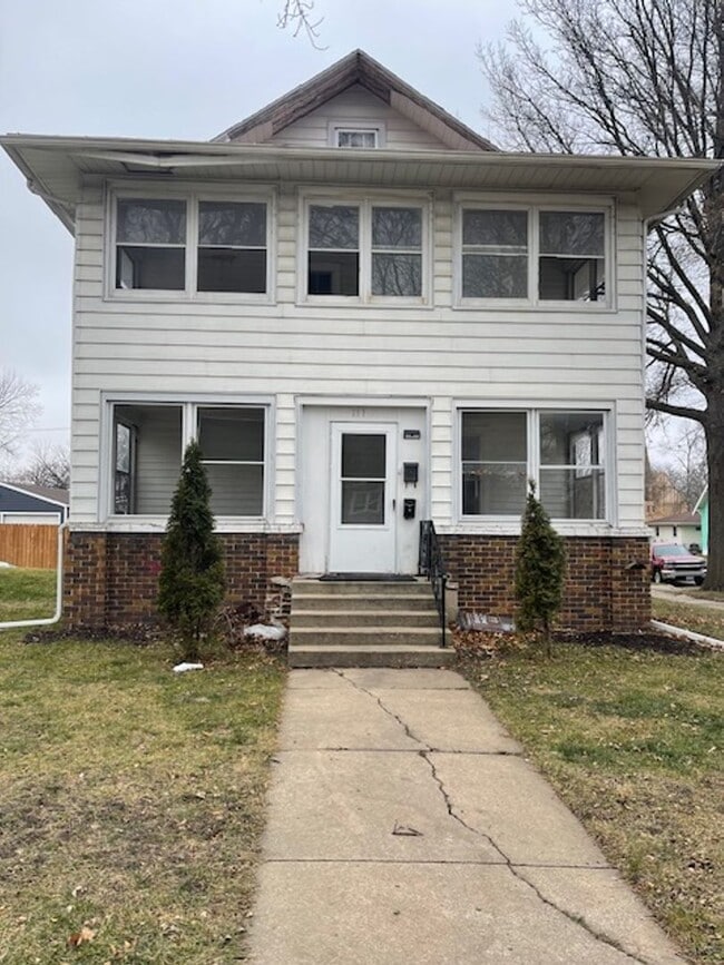 111 8th St NW