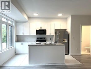 34 Sidney Rose Cmn in St Catharines, ON - Building Photo - Building Photo