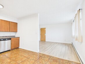 83 Slater Dr in Fairbanks, AK - Foto de edificio - Building Photo