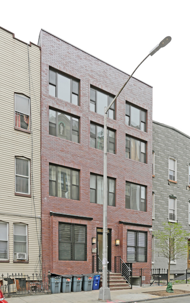 184 Suydam St in Brooklyn, NY - Foto de edificio - Building Photo