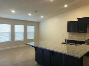 436 Cascade Way in Madera, CA - Building Photo - Building Photo
