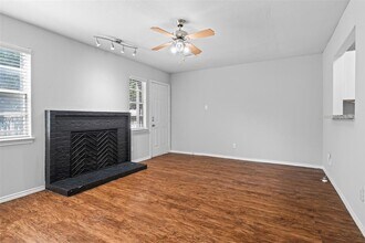 1806 River Crossing Cir in Austin, TX - Building Photo - Building Photo