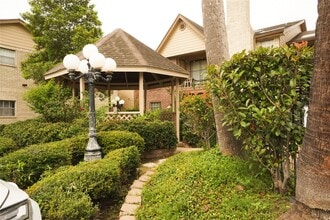 2121 Hepburn St in Houston, TX - Foto de edificio - Building Photo