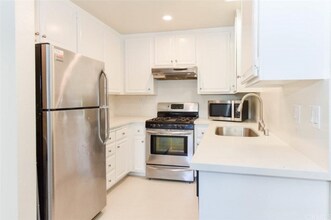 123 Oxford in Irvine, CA - Foto de edificio - Building Photo