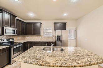 10507 Royal Estate in San Antonio, TX - Building Photo - Building Photo