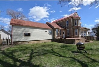 115 E Marion St, Unit Lower in Portage, WI - Building Photo - Building Photo
