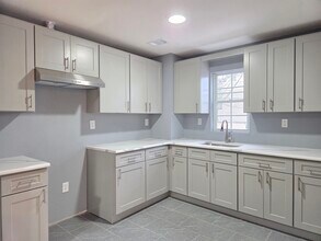 82 Mallory Ave in Jersey City, NJ - Building Photo - Building Photo