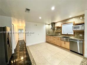 2401 W 70th St in Hialeah, FL - Building Photo