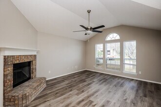 10213 Dallam Ln in Fort Worth, TX - Building Photo - Building Photo