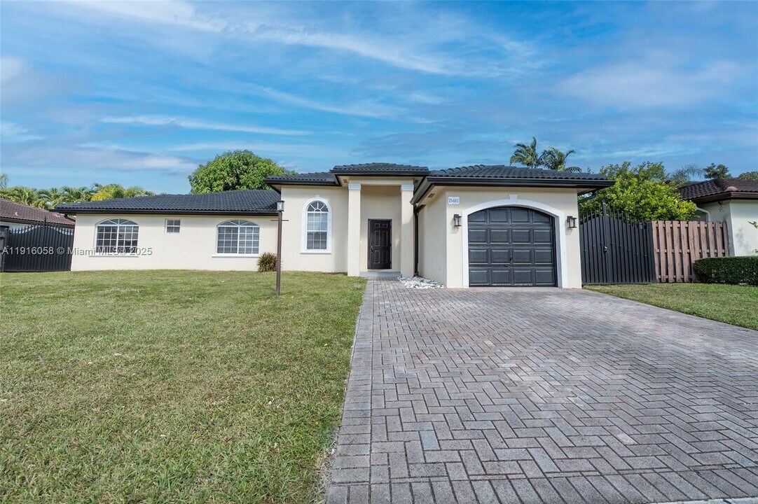 15461 SW 170th Terrace in Miami, FL - Building Photo