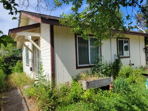 859 Redway Dr in Redway, CA - Building Photo - Building Photo